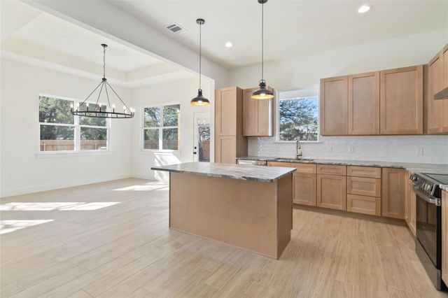 17 Stardust CIR, Wimberley, TX 78676