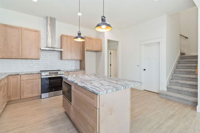 17 Stardust CIR, Wimberley, TX 78676