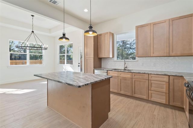 17 Stardust CIR, Wimberley, TX 78676