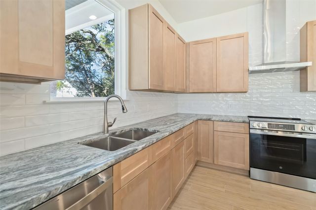 17 Stardust CIR, Wimberley, TX 78676