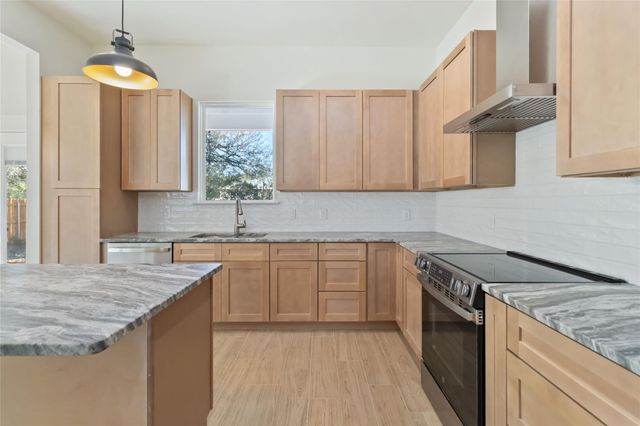 17 Stardust CIR, Wimberley, TX 78676