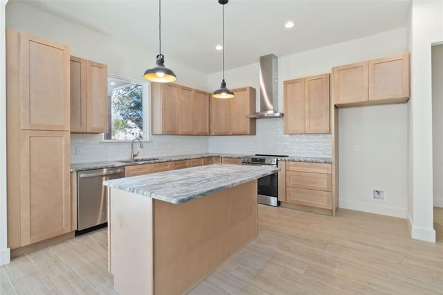 17 Stardust CIR, Wimberley, TX 78676