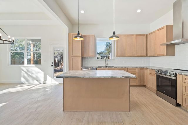 17 Stardust CIR, Wimberley, TX 78676