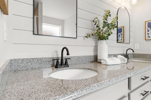 160 Sweet Tea Lane, Freeport, FL 32439