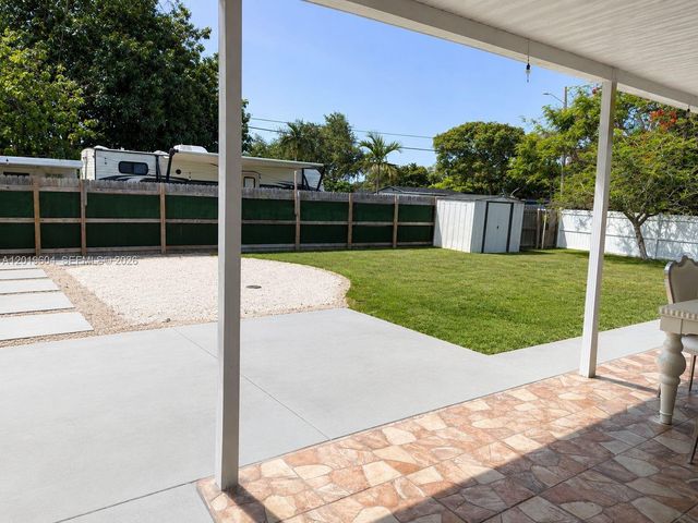 1507 NW 100th St, Miami, FL 33147