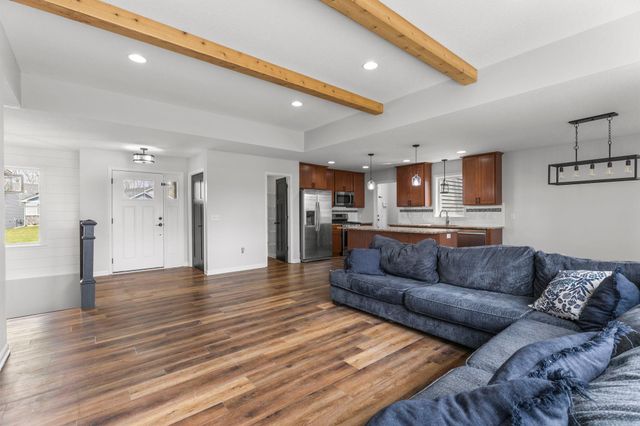 2697 Davis Street S, Cambridge, MN 55008