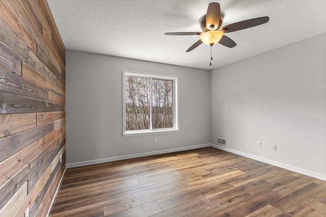 2697 Davis Street S, Cambridge, MN 55008