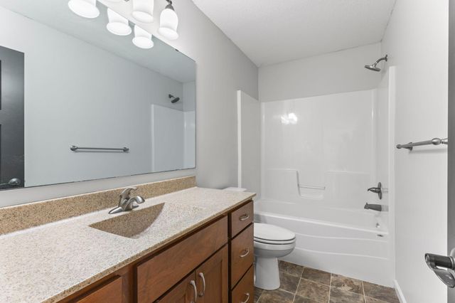 2697 Davis Street S, Cambridge, MN 55008