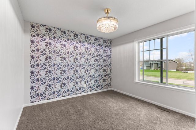 2697 Davis Street S, Cambridge, MN 55008