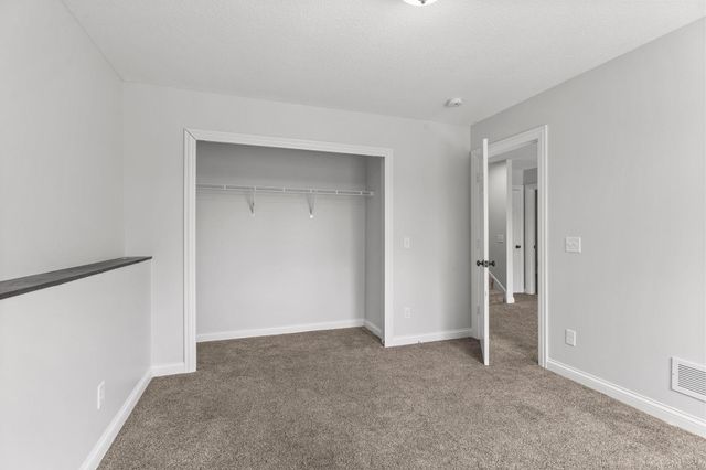 2697 Davis Street S, Cambridge, MN 55008