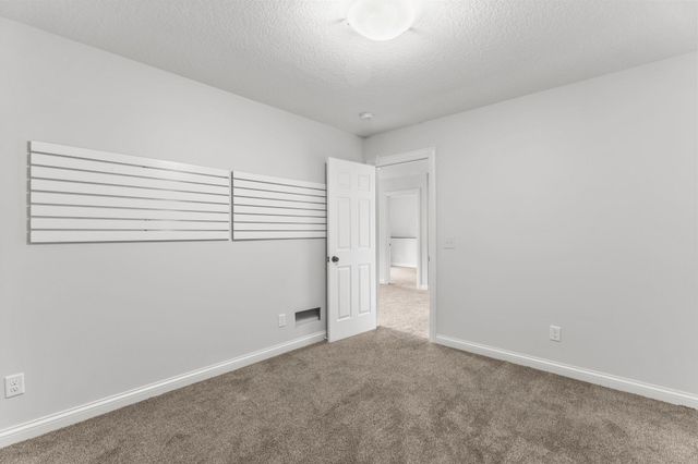 2697 Davis Street S, Cambridge, MN 55008