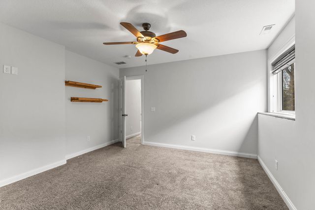 2697 Davis Street S, Cambridge, MN 55008