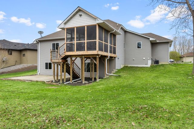 2697 Davis Street S, Cambridge, MN 55008