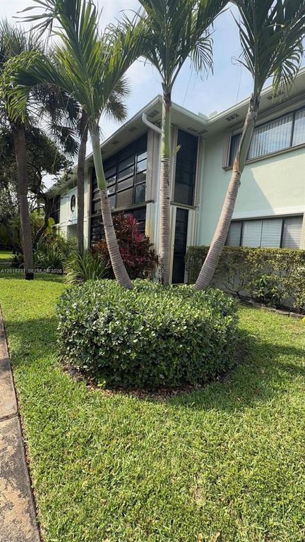 761 NE 199th St 102, Miami, FL 33179