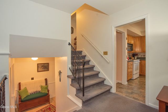 1046 Manas Drive, Rotterdam, NY 12303