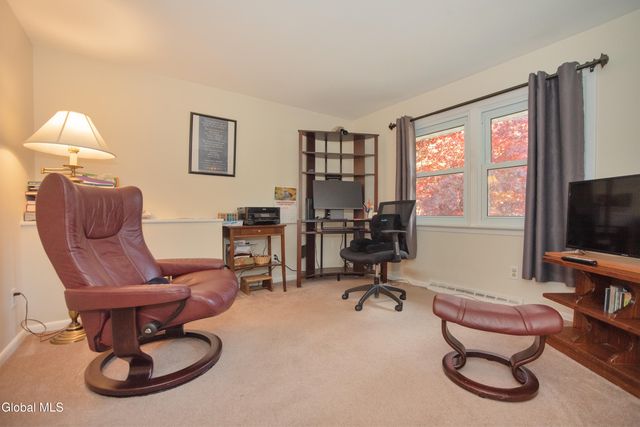 1046 Manas Drive, Rotterdam, NY 12303