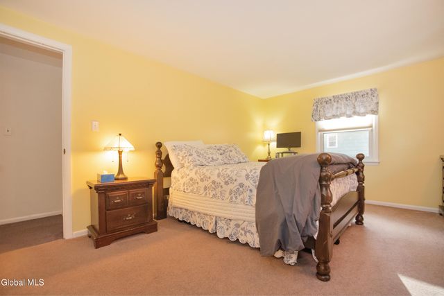 1046 Manas Drive, Rotterdam, NY 12303