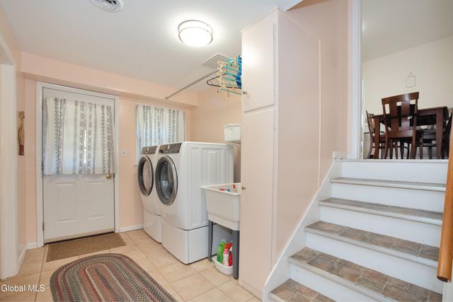 1046 Manas Drive, Rotterdam, NY 12303