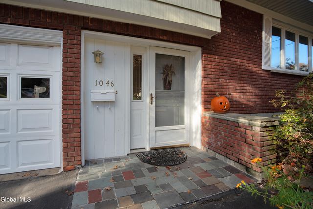 1046 Manas Drive, Rotterdam, NY 12303