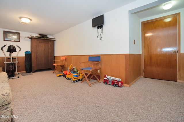 1046 Manas Drive, Rotterdam, NY 12303