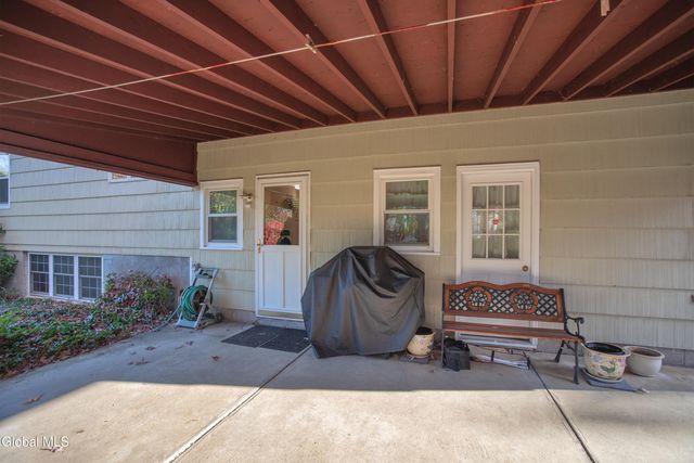 1046 Manas Drive, Rotterdam, NY 12303