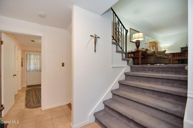 1046 Manas Drive, Rotterdam, NY 12303