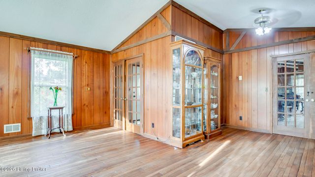 259 E Valleyview Dr, Mt Washington, KY 40047