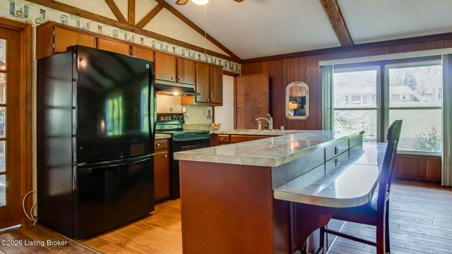 259 E Valleyview Dr, Mt Washington, KY 40047