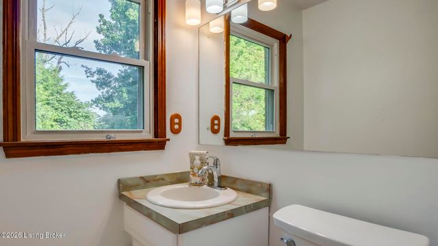 259 E Valleyview Dr, Mt Washington, KY 40047