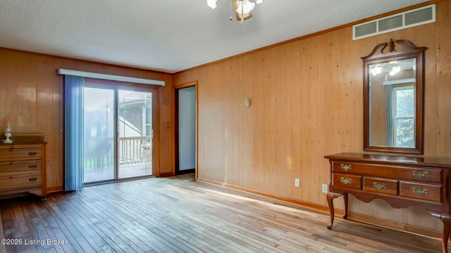 259 E Valleyview Dr, Mt Washington, KY 40047