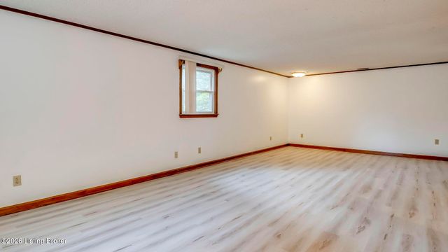 259 E Valleyview Dr, Mt Washington, KY 40047