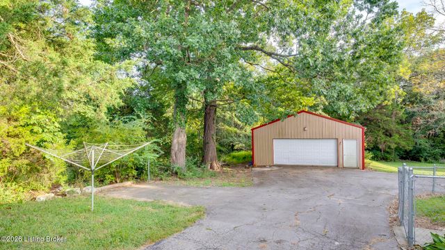 259 E Valleyview Dr, Mt Washington, KY 40047
