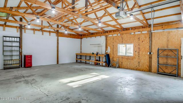 259 E Valleyview Dr, Mt Washington, KY 40047