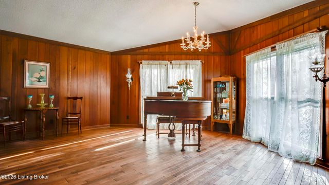 259 E Valleyview Dr, Mt Washington, KY 40047