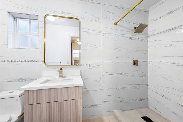 23 SW 8th St, Hallandale Beach, FL 33009