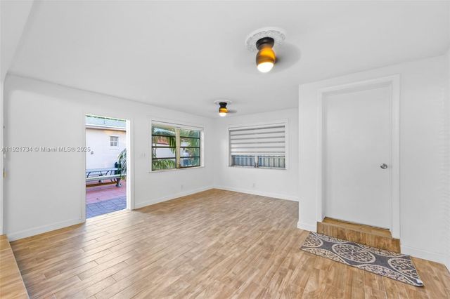 23 SW 8th St, Hallandale Beach, FL 33009