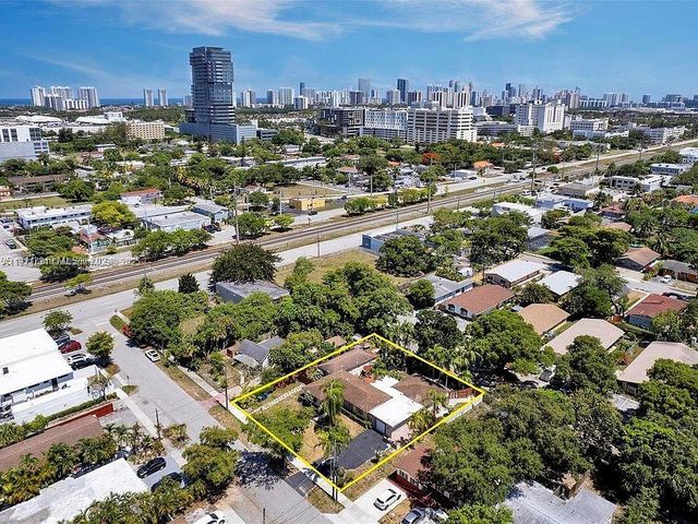 23 SW 8th St, Hallandale Beach, FL 33009