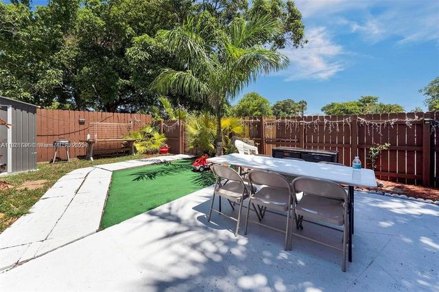 23 SW 8th St, Hallandale Beach, FL 33009