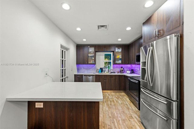 23 SW 8th St, Hallandale Beach, FL 33009