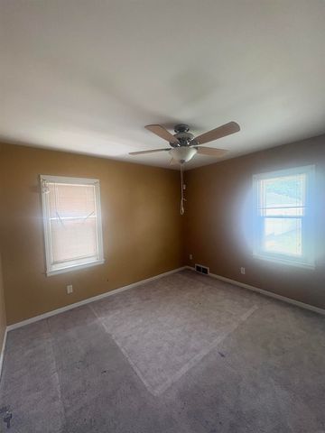 706 Kern, Waterloo, IA 50703