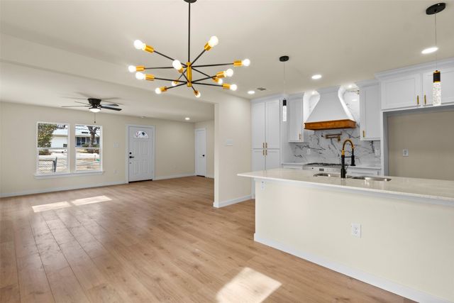 153 Avondale Avenue, Azle, TX 76020