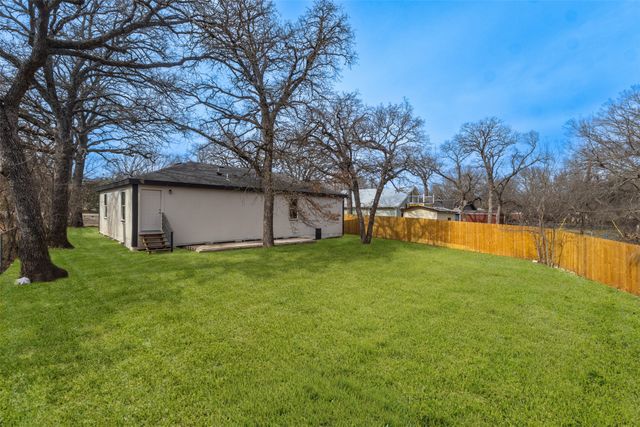153 Avondale Avenue, Azle, TX 76020