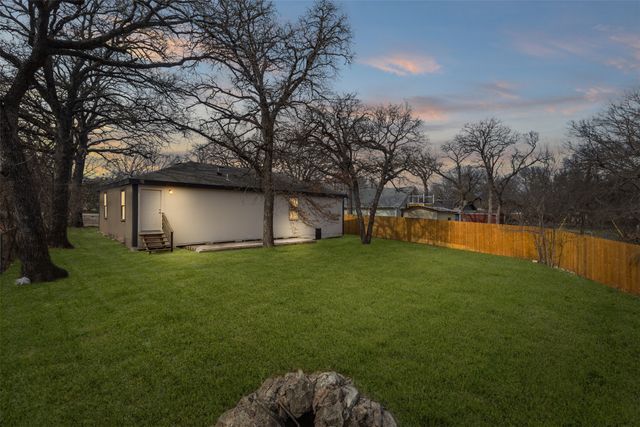 153 Avondale Avenue, Azle, TX 76020