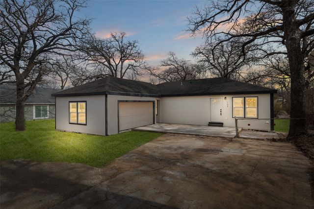 153 Avondale Avenue, Azle, TX 76020