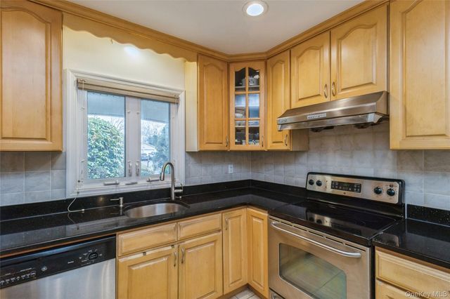 22 Ballad Lane, Stony Brook, NY 11790