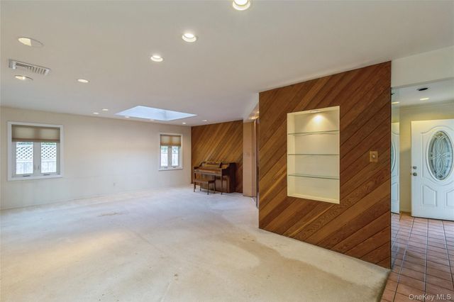 22 Ballad Lane, Stony Brook, NY 11790