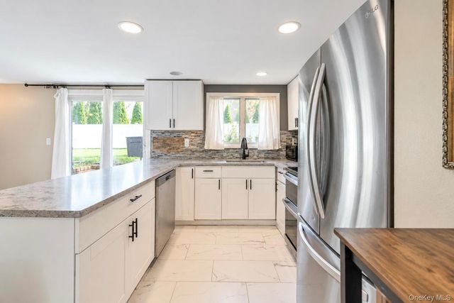 19 Badger Lane, East Setauket, NY 11733