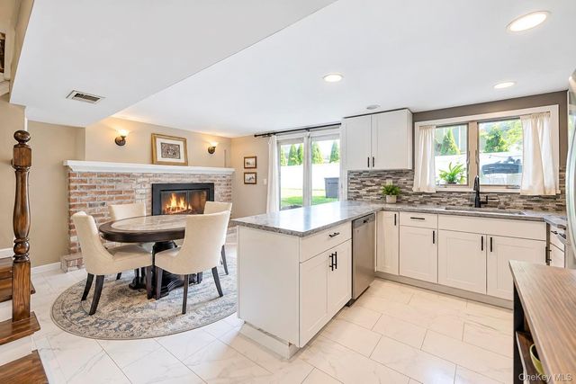 19 Badger Lane, East Setauket, NY 11733