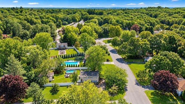 19 Badger Lane, East Setauket, NY 11733