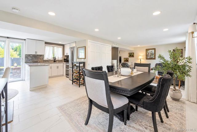 19 Badger Lane, East Setauket, NY 11733